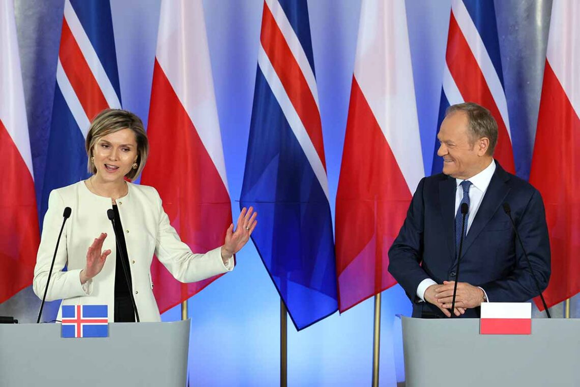 İzlanda Başbakanı Kristrun Frostadottir, Başkent Varşova’daki temasları kapsamında Polonya Başbakanı Donald Tusk ile bir araya geldi. (Fotoğraf: İhlas Haber Ajansı / İHA / European Pressphoto Agency / EPA)