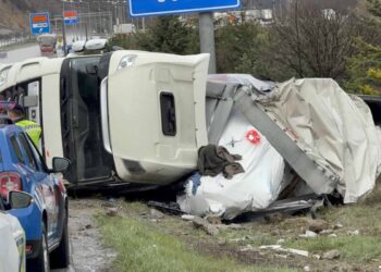 Almanya’dan yola çıkan tır Samsun’da kaza yaptı