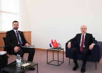 Kurtulmuş, Boşnak Ulusal Azınlık Konseyi Başkanını kabul etti