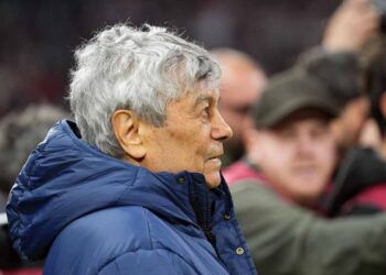 Romanya Milli Takımı kampında Lucescu rahatsızlandı