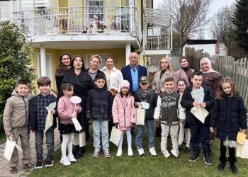 Almanya’da bayram sevinci: Çocuklar kapı kapı gezip şeker topladı
