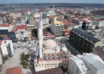 Arnavutköy Merkez Camii yıkılıyor, yerinde modern bir cami inşa edilecek