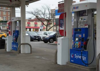 ABD’de petrol krizi: Benzin fiyatları 4 doların üzerine çıktı