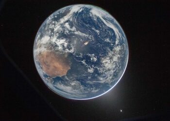 NASA, Orion’dan çekilen Dünya fotoğrafını paylaştı