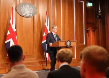 Starmer: “Bu savaş bizim değil, ulusal çıkarımız için çalışıyoruz”