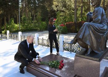 Azerbaycan’da Haydar Aliyev için anma töreni