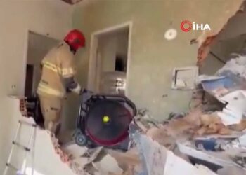 Brezilya’da küçük uçak apartmana çarptı 3 ölü