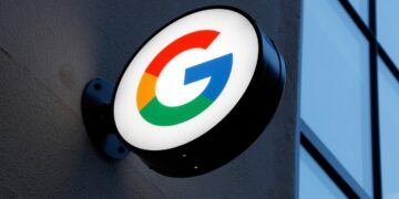 AB Komisyonundan Google’a 890 milyon avroluk para cezası