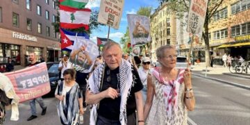 Filistin ve Lübnan’a saldırılarını sürdüren İsrail, İsveç’te protesto edildi