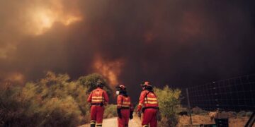 Fransa alevlere teslim: 2 bin 500 kişi tahliye edildi, 20 vilayette turuncu alarm!