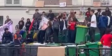 Fransa’da eğitim protestoları büyüyor: Liselerin girişleri kapatıldı
