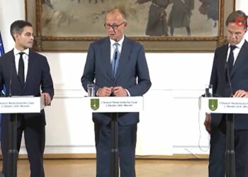 Rutte: “Ukrayna’ya desteğimizi sürdürmeliyiz”